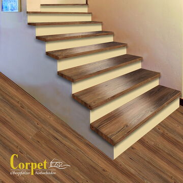 Designfußboden von Corpet im Eingangsbereich mit einer Treppe