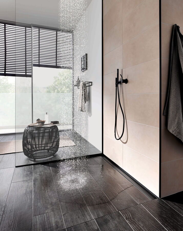 Badezimmer mit Dusche
