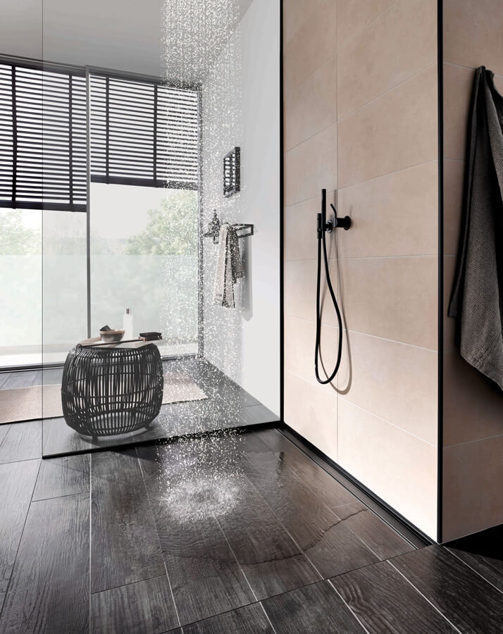 Badezimmer mit Dusche